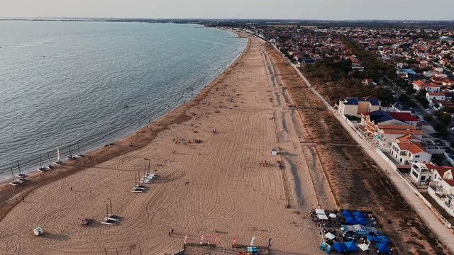 Châtelaillon-Plage au coucher du soleil, vu du ciel