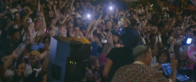 Une foule en fête