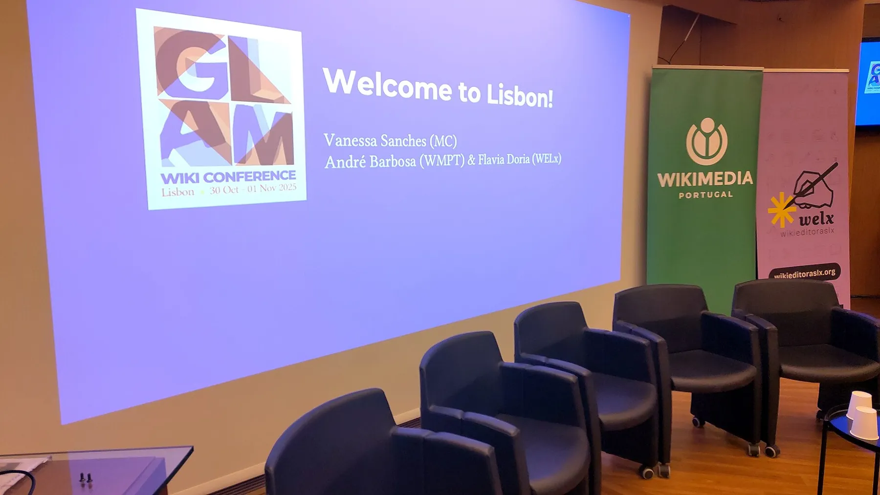 Scène de conférence avant l'arrivée du public