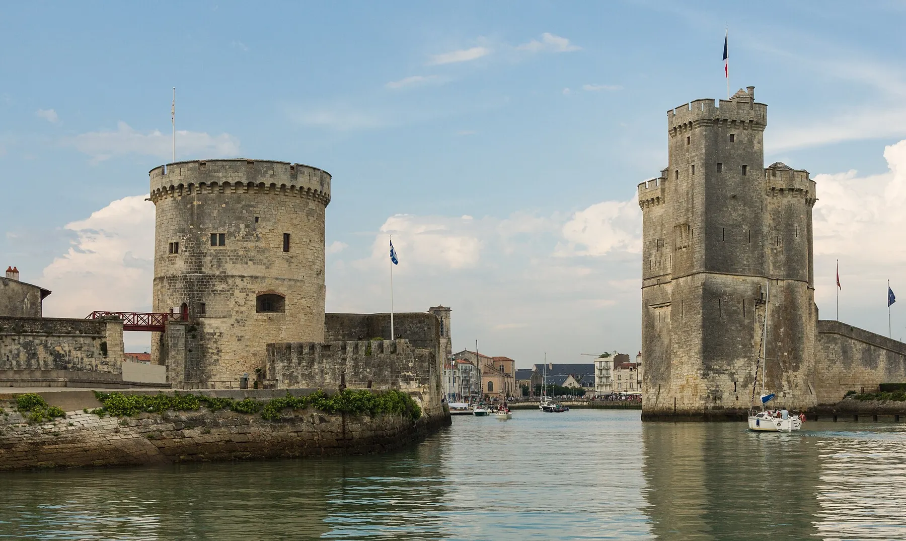 Les tours de l'entrée du Vieux-Port de La Rochelle